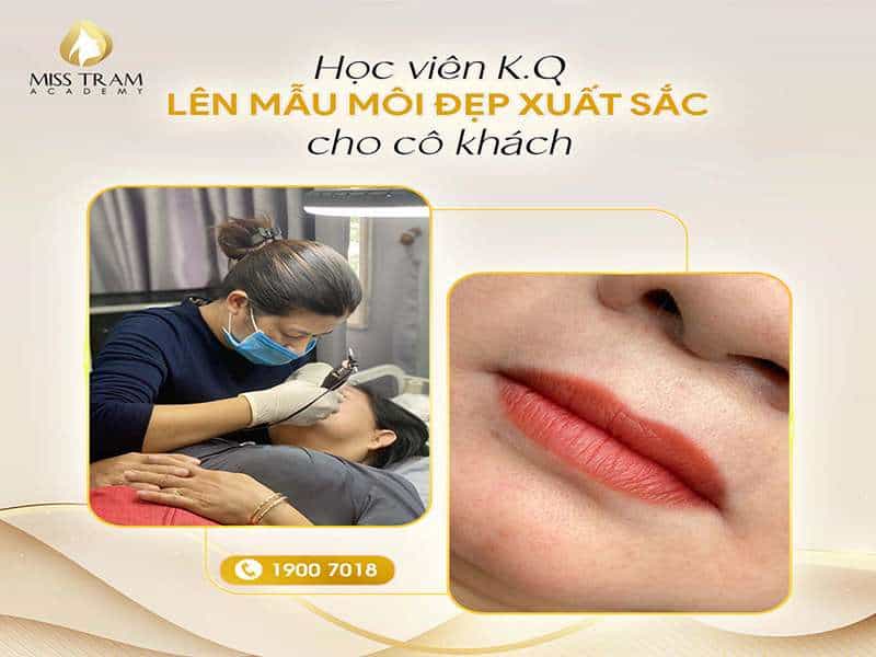 Học Viên K.Q Lên Mẫu Môi Đẹp Xuất Sắc Cho Cô Khách