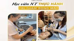 Học Viên N.T Thực Hành Liệu Trình Trị Thâm Bọng Mắt