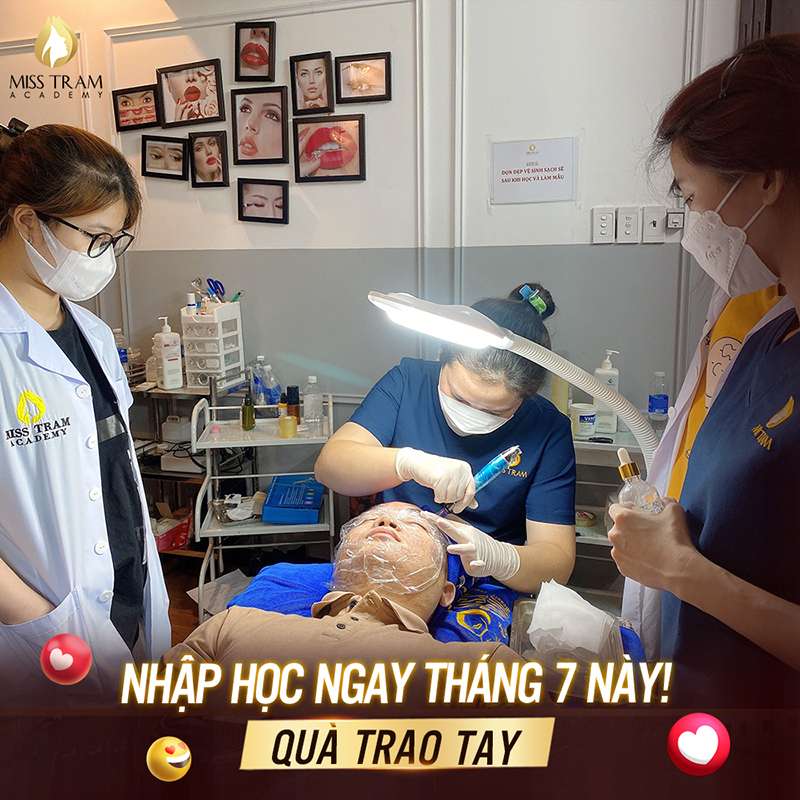 Quà Tặng Đón Sinh Viên Mới - Nhập Học Ngay