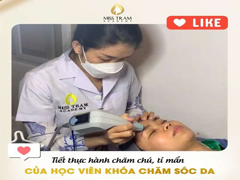 Đột Nhập Giờ Học Thực Hành Của Khóa Chăm Da